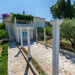 https://apartments-maja-trogir-21223.hotels-in-trogir.com