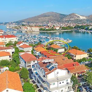 https://apartments-vinko-trogir.hotels-in-trogir.com